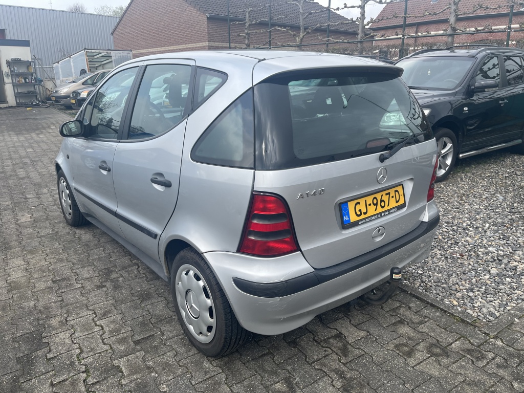33806833-3.jpg