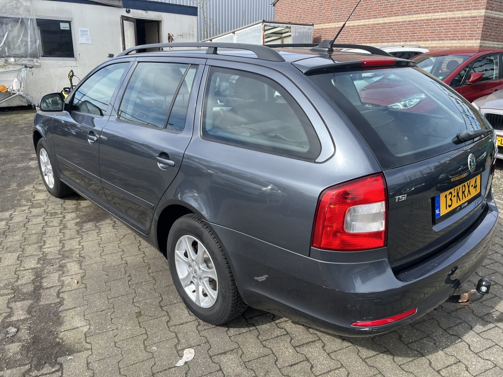 37814228-2.jpg