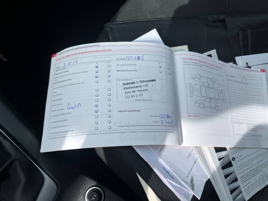 37814228-7.jpg