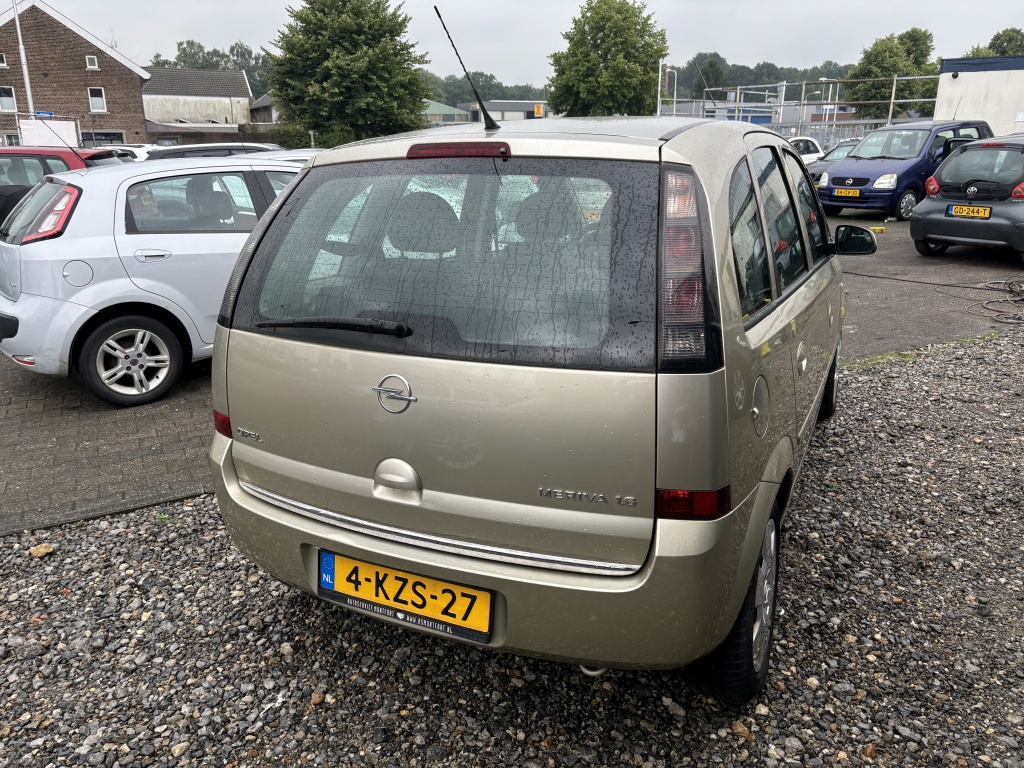 39500225-3.jpg