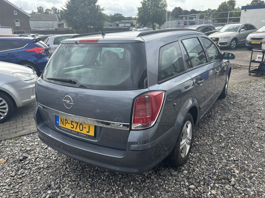 39948270-3.jpg
