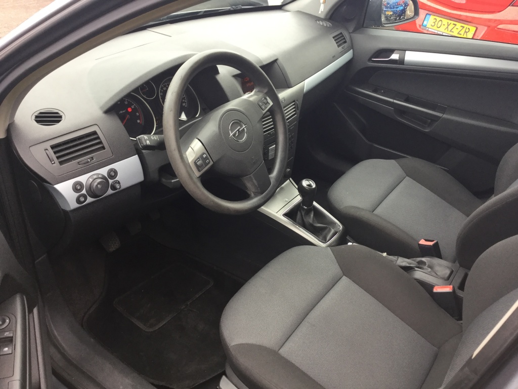 39948270-4.jpg