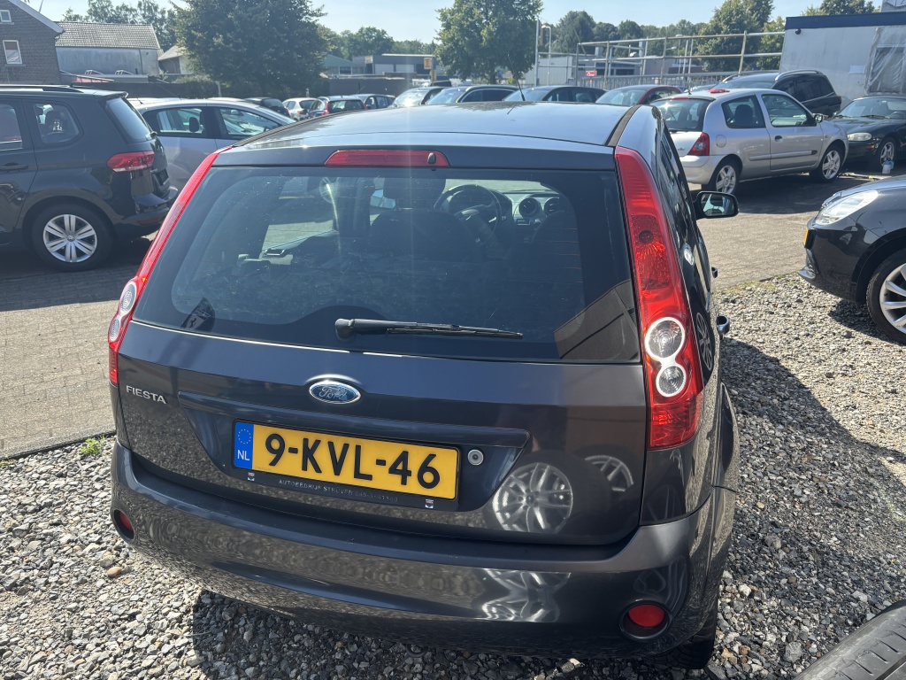 41928491-2.jpg