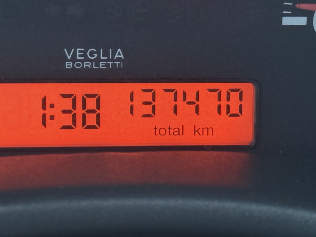 42042809-5.jpg