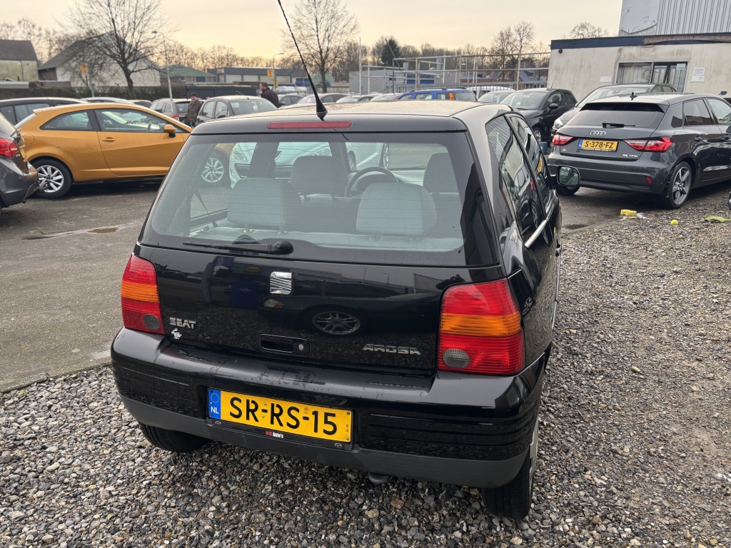 42157454-3.jpg