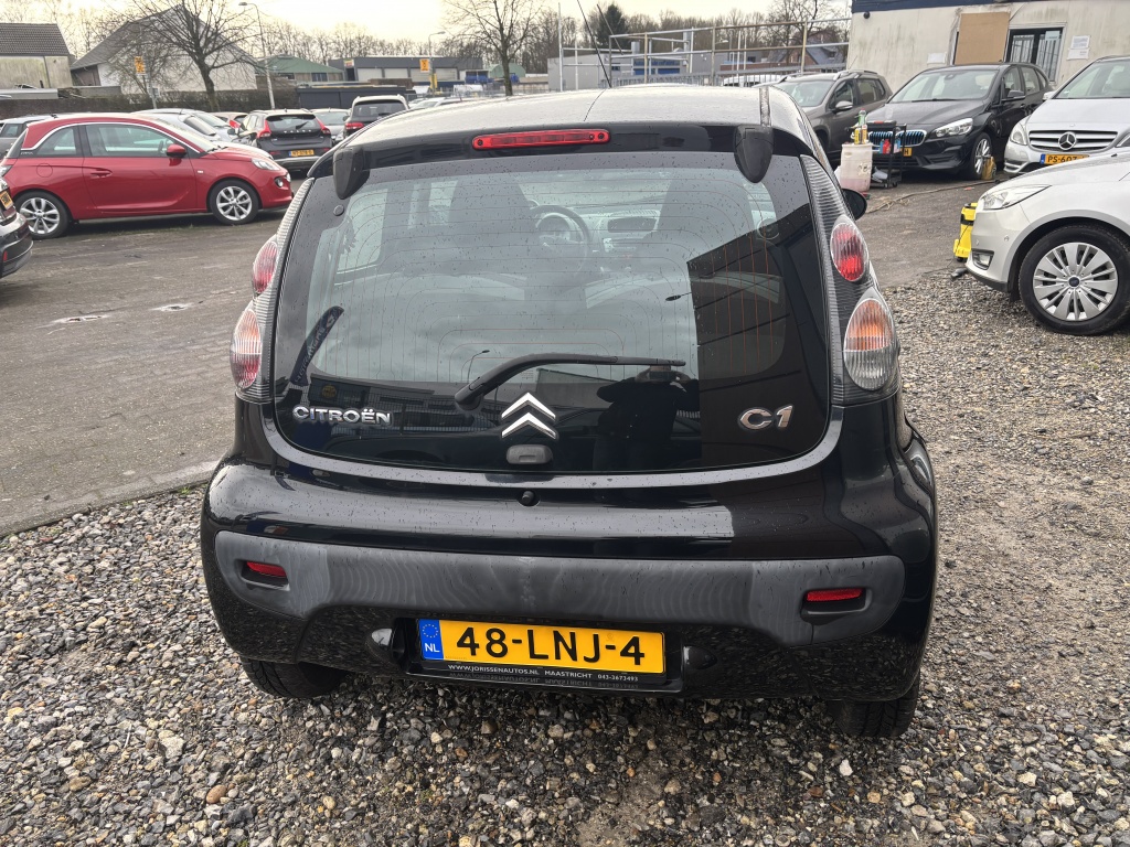 42523447-3.jpg