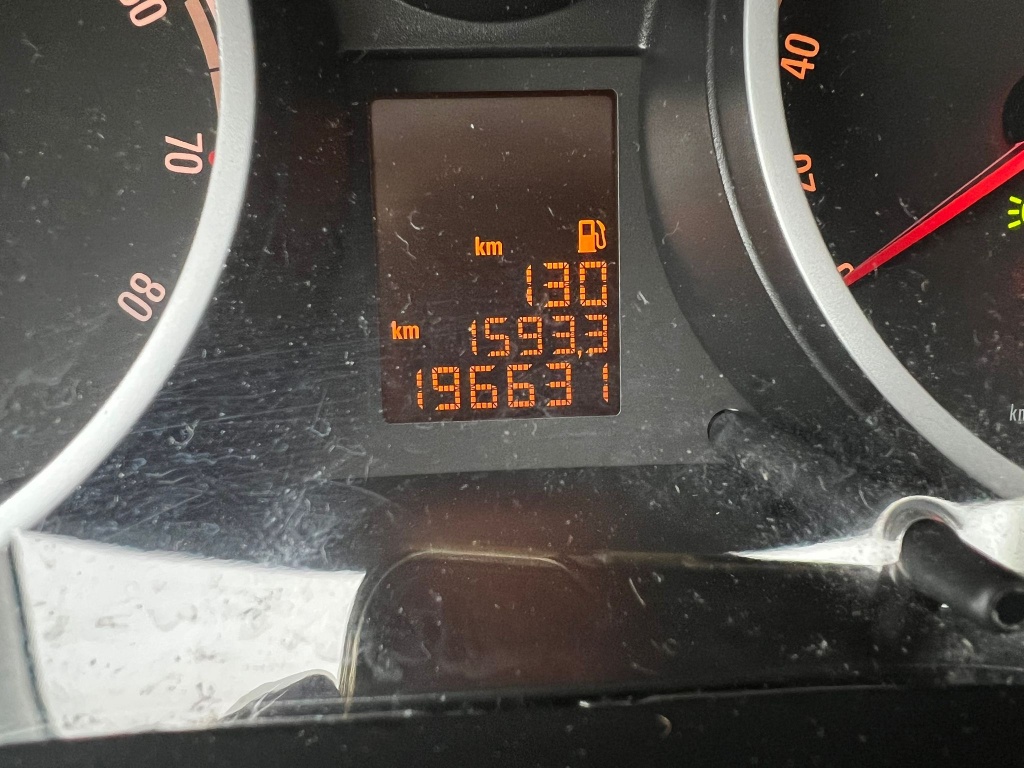 42550362-5.jpg