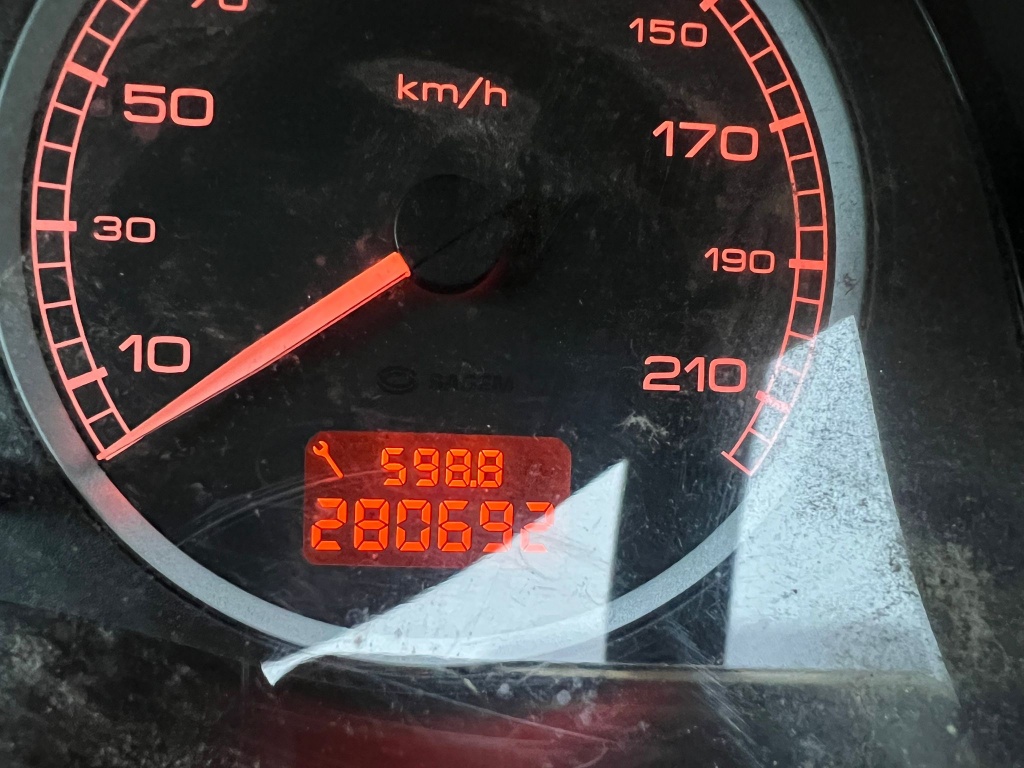 42553471-4.jpg