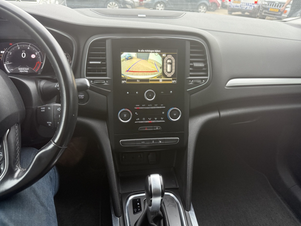 43067469-8.jpg
