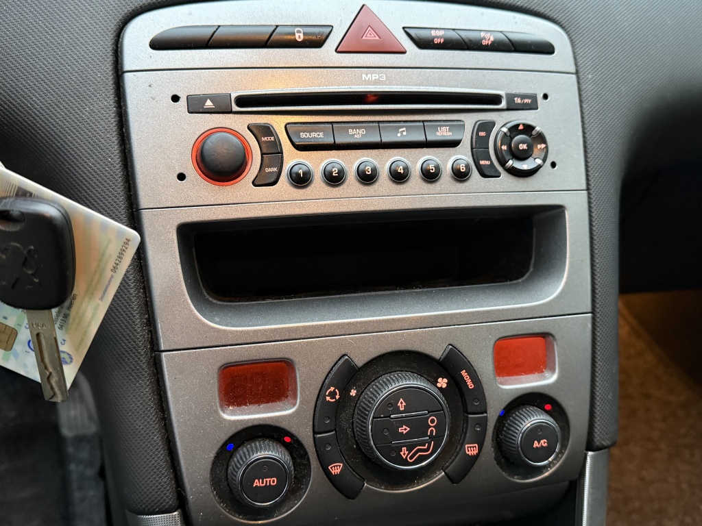 45129140-8.jpg