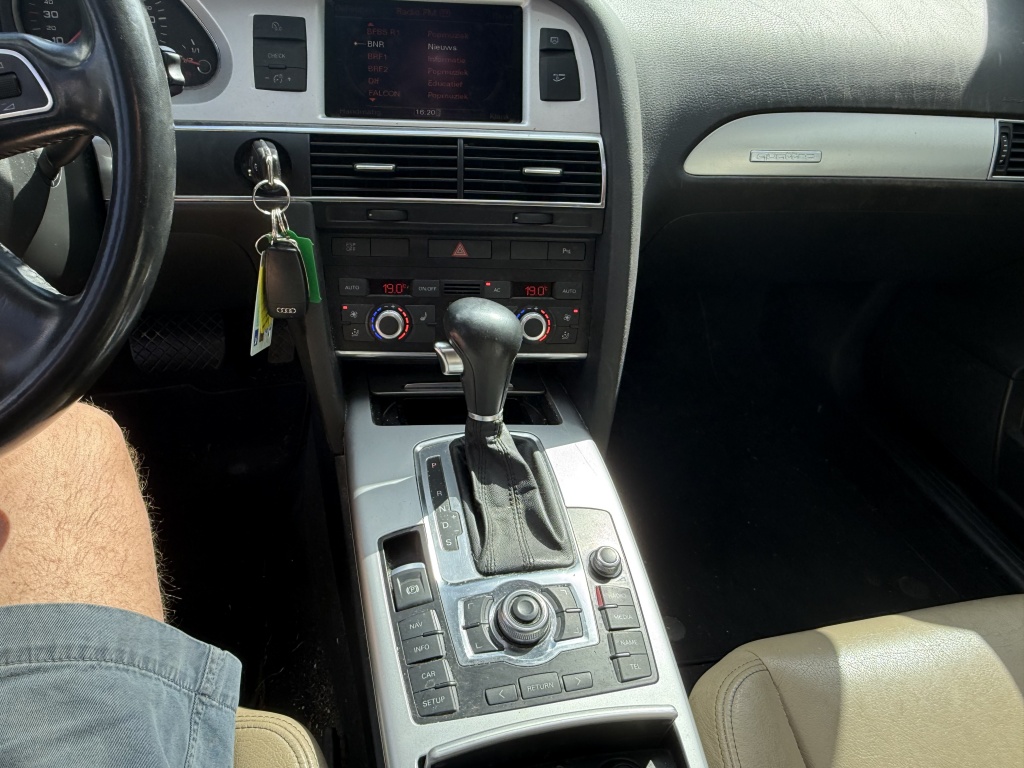 45179168-7.jpg