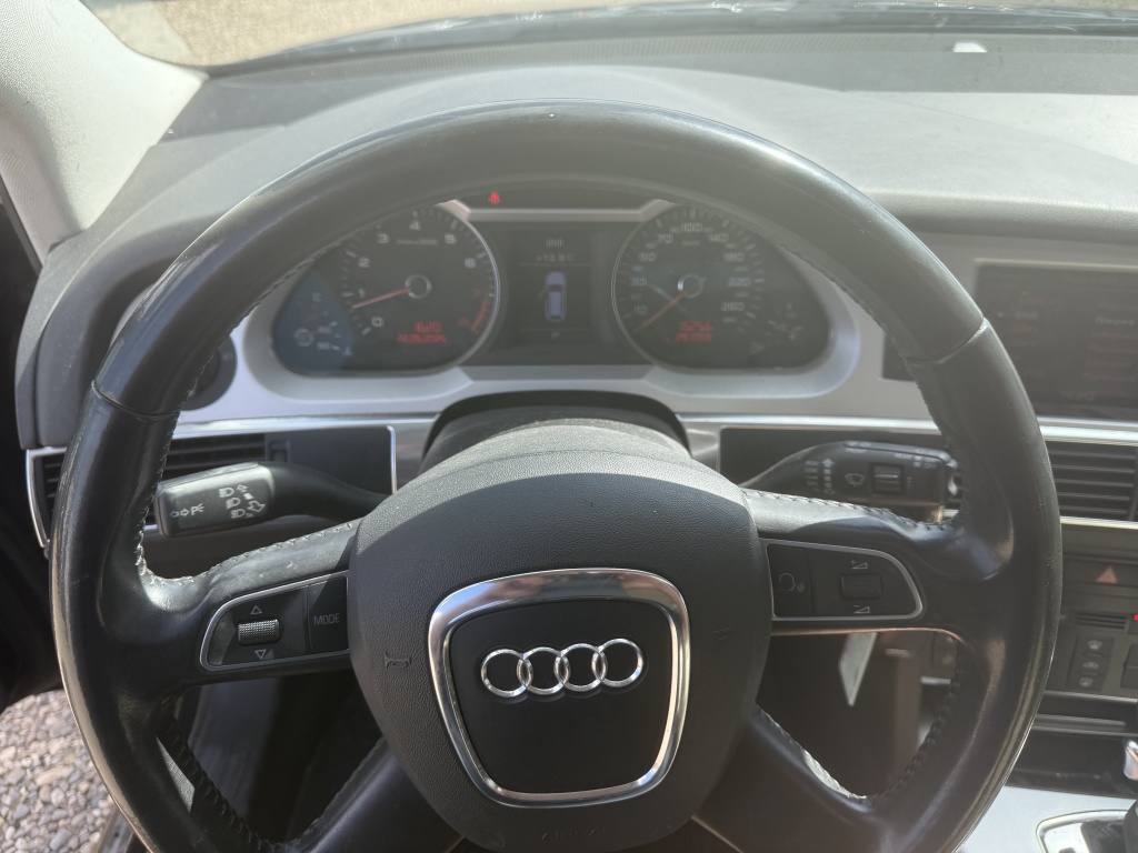 45179168-9.jpg