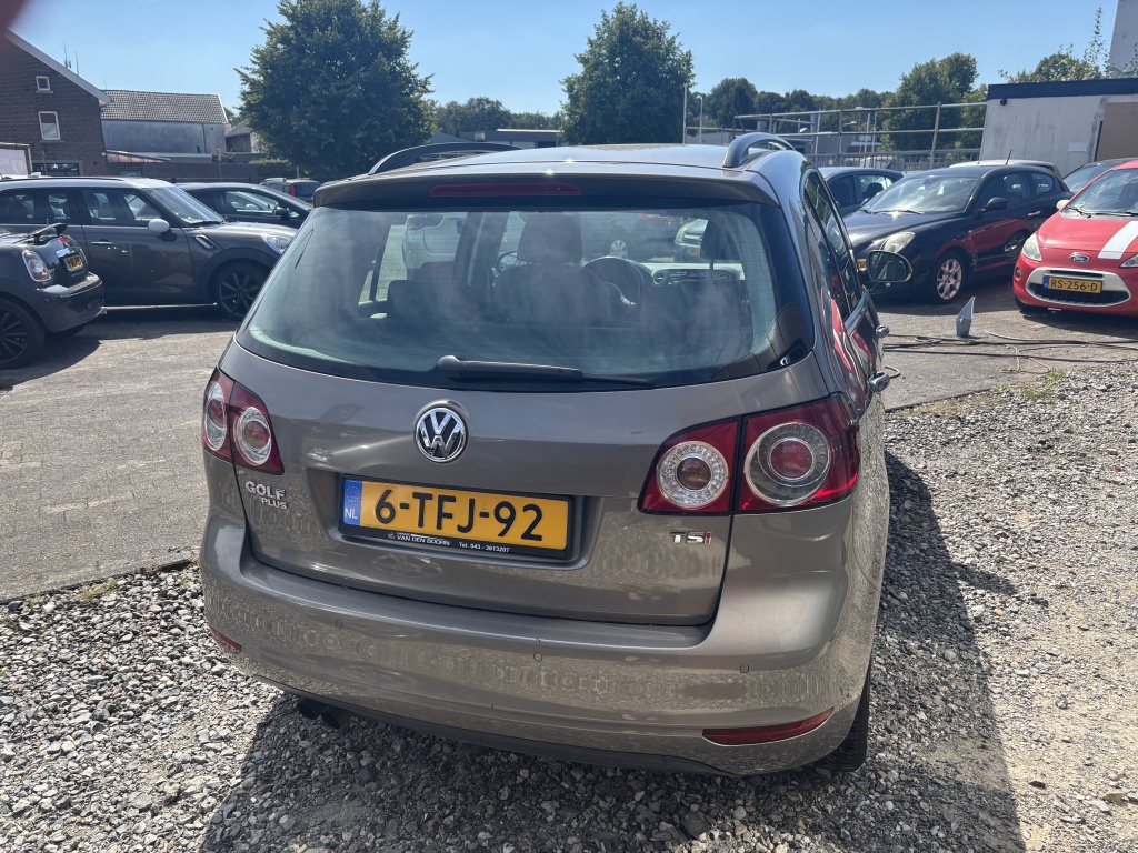 47193719-3.jpg
