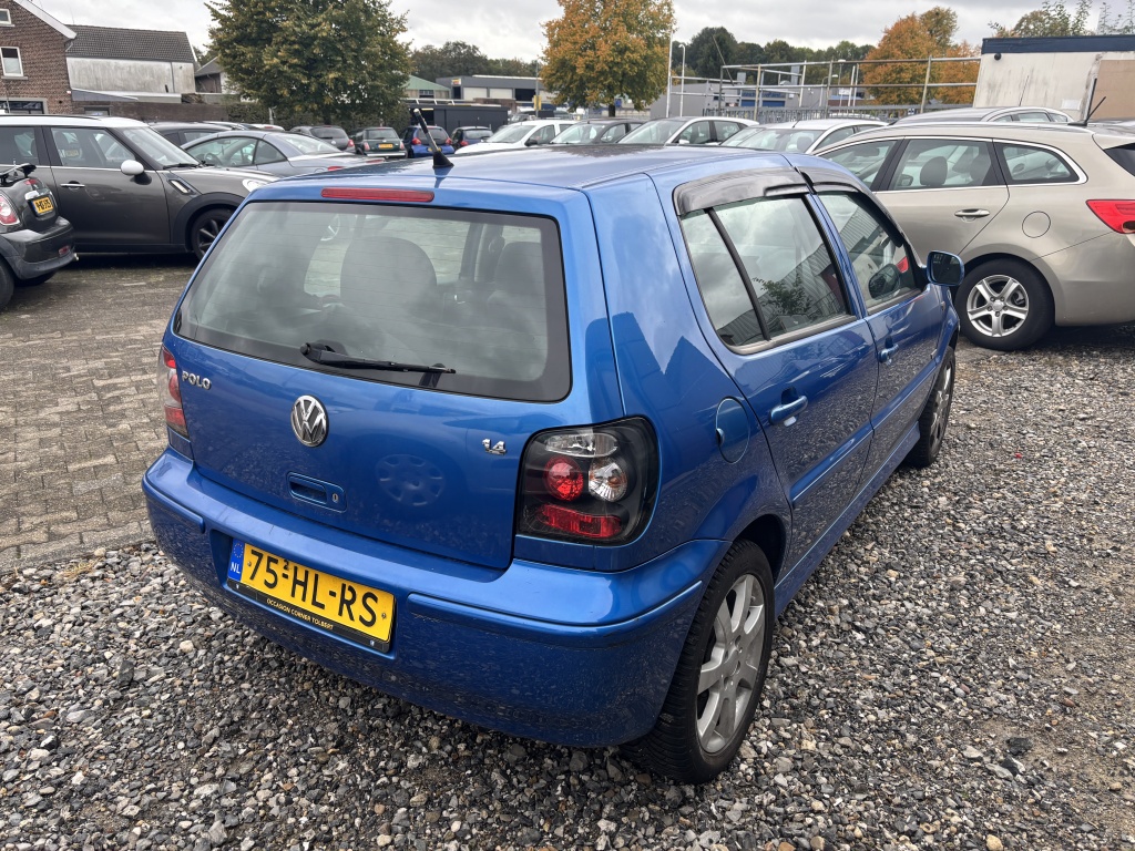 48125092-3.jpg