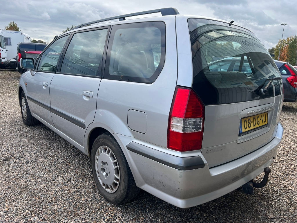 48515329-2.jpg