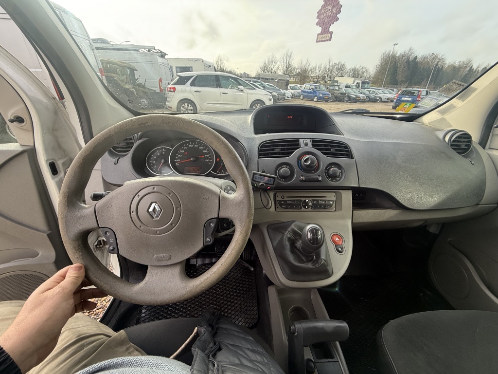 51491312-3.jpg